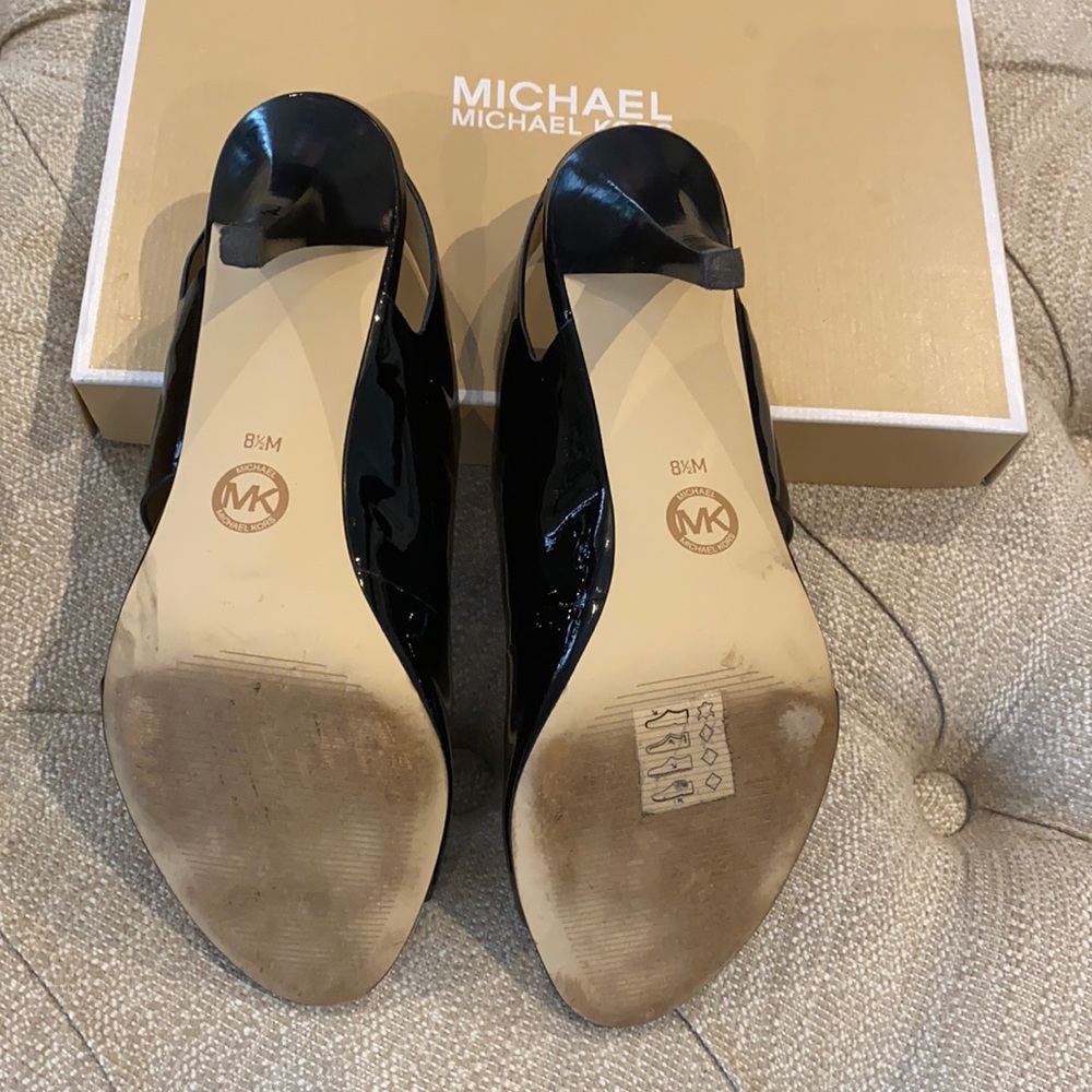 MK Shoes - Picture 6 of 8